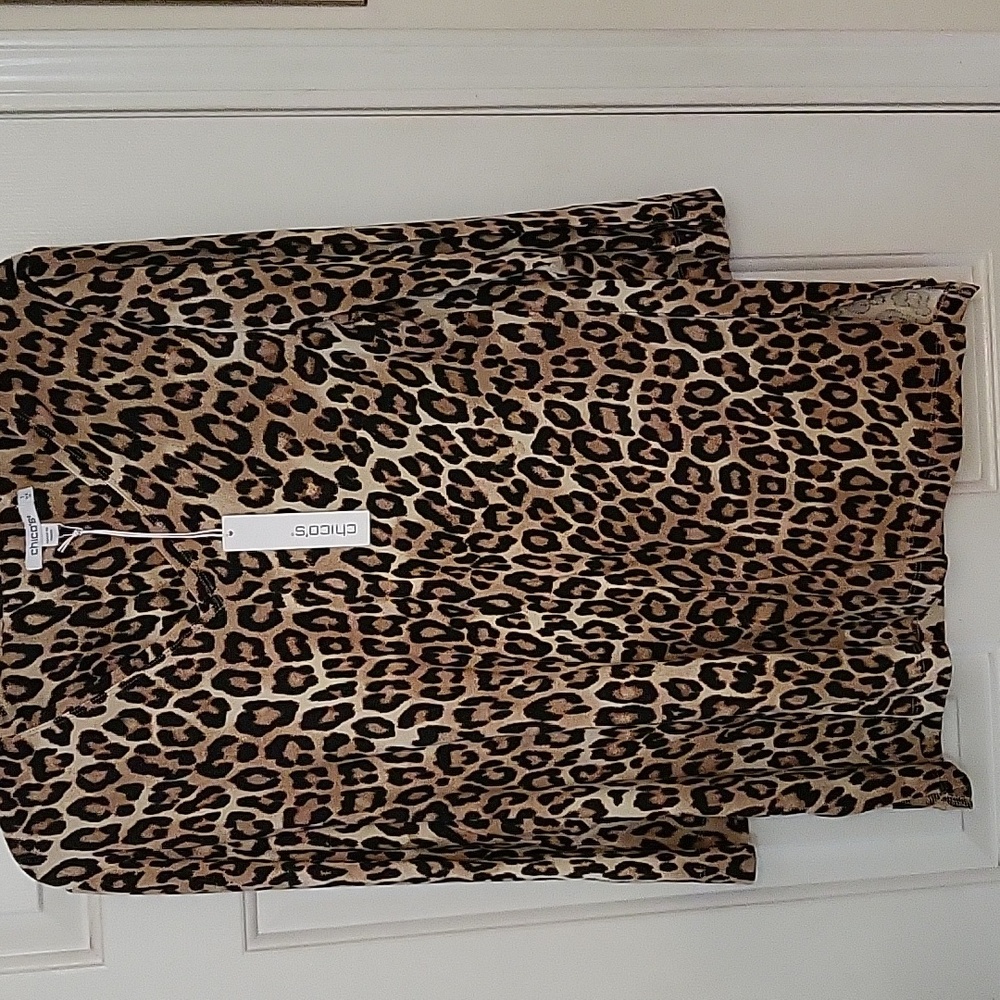 Chico's Pima  Cheetah Tunic Top🐆 - Picture 7 of 10
